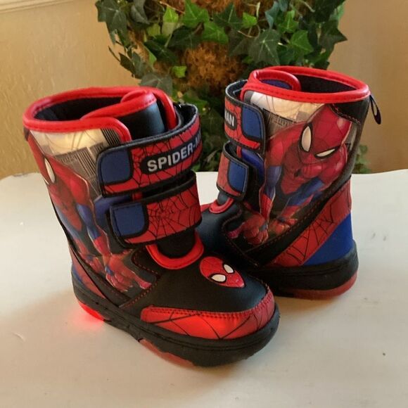 COPY - 🕷️-Man Marvel Spider-Man  Boy’s Light Up Snowboots Size 7 - Picture 1 of 14